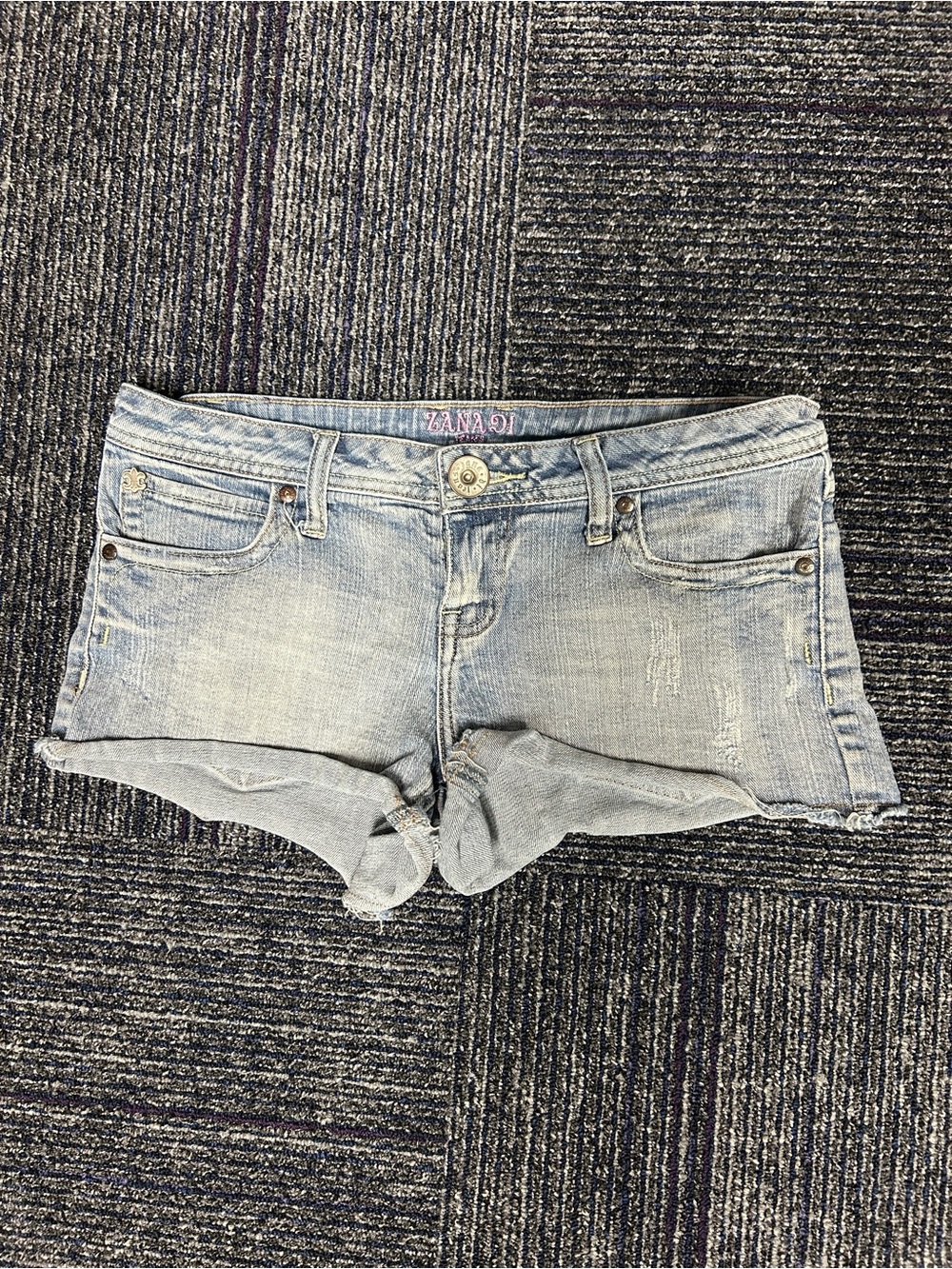 Zana Di Light Blue Denim Rolled-Hem Jean Shorts